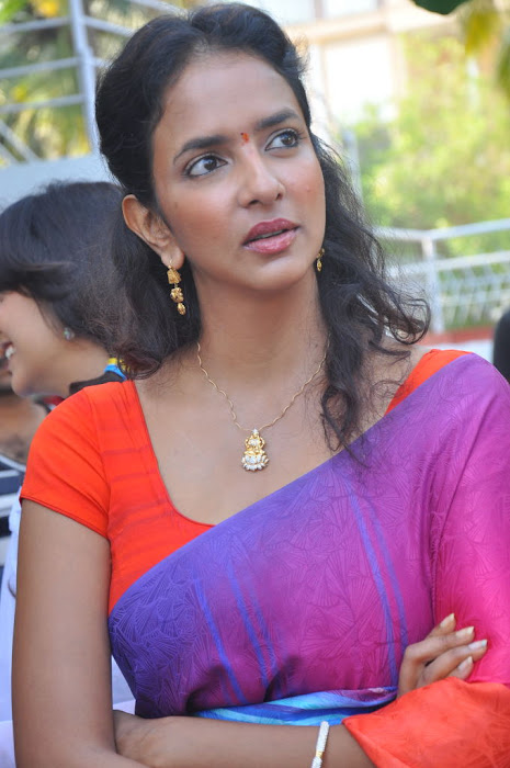 lakshmi prasanna saree @ routine love story movie opening hot images